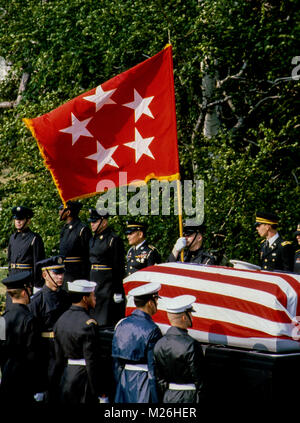 Arlington Virginia, USA, 14th April, 1981 Funeral serivces for General of the Army Omar Bradley. The General's casket is carried on a cassion to gravesite at Arlington National Cemetery. Stock Photo