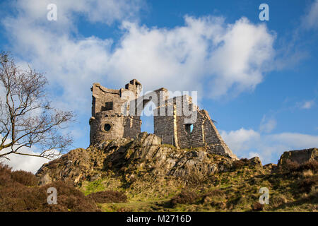 Cheshire landmark Mow Cop castle, the folly of a ruined castle standing  on the Gritstone trail a long distance footpath high above the Cheshire plain Stock Photo