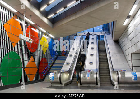 Escalators at the new Tottenham Court Road Elizabeth line (Crossrail ...