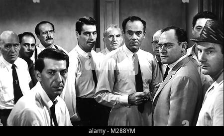 12 ANGRY MEN 1957 Orion-Nova Productions film with Henry Fonda fourth from right Stock Photo