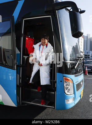 Pyeongchang, South Korea. 6th Feb, 2018. Han Tianyu, China's short track speed skater arrives at Olympic Village in Gangneung, South Korea, Feb. 6, 2018. The 2018 PyeongChang Olympic Winter Games will kick off here on Feb. 9. Credit: Han Yan/Xinhua/Alamy Live News Stock Photo