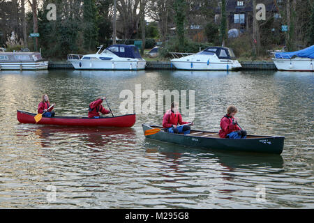 Teddington, London, UK. 6th Feb, 2018. UK Weather. Having fun on the water. On a bitterly cold day beside the River Thames at Teddington where the temperature only reached 3 degrees. Credit: Julia Gavin/Alamy Live News Stock Photo