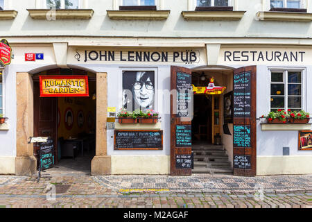 JOHN LENNON PUB, Praga - Praga 1 (Centro) - Cardápio, Preços & Comentários  de Restaurantes