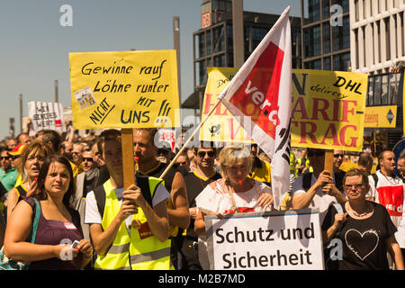 post and dhl employees demonstrate in sight (outside the precincts) of the federal chancellery. with the campaign,the union wants the federal government to its responsibility for the preservation of the uniform supply of the population with postd Stock Photo