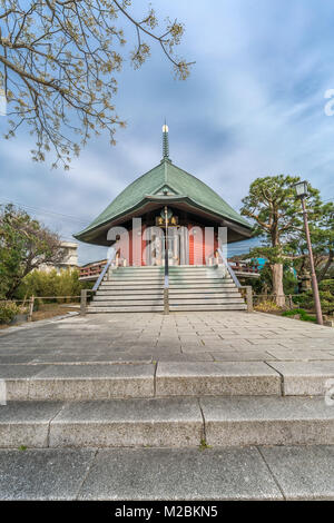 Kamakura, Japan - November 22, 2017 : Ebisu-do Hall of Hongaku-ji Temple  devoted to Ebisu deity of commerce and fishermen, one of the 'Shichifukujin' Stock Photo