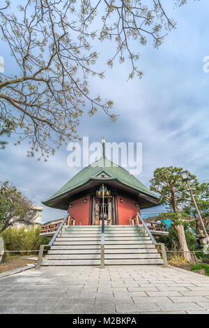 Kamakura, Japan - November 22, 2017 : Ebisu-do Hall of Hongaku-ji Temple  devoted to Ebisu deity of commerce and fishermen, one of the 'Shichifukujin' Stock Photo