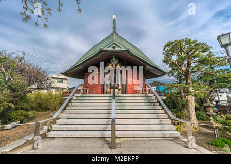 Kamakura, Japan - November 22, 2017 : Ebisu-do Hall of Hongaku-ji Temple  devoted to Ebisu deity of commerce and fishermen, one of the 'Shichifukujin' Stock Photo