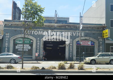 On Our Walk Through the Streets of San Francisco We Found This Mechanical Workshop of the Sixties. Travel Holidays Arquietectura June 30, 2017. San Fr Stock Photo