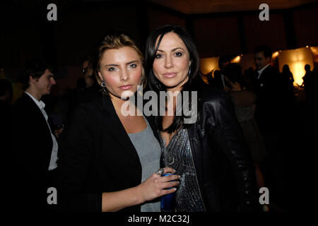 Simone Thomalla, Sophia Thomalla (re) bei der ARD Blue ...