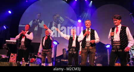 Norbert Rier (Kastelruther Spatzen) und Alexander Rier bei der Ankunft ...