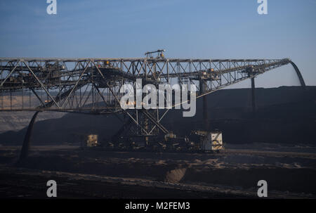 Boxberg, Germany. 07th Feb, 2018. A spreader transports lignite at the surface mining Nochten in Boxberg, Germany, 07 February 2018. The LEAG (German energy supplier) operates the four Lausitz opencast mines Jaenschwalde and Welzow-Sued in Brandenburg as well as Nochten and Reichwalde in Saxony. Credit: Monika Skolimowska/dpa-Zentralbild/dpa/Alamy Live News Stock Photo