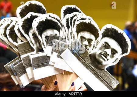 Plantation, Florida, USA. 18th Jan, 2018. fl-sp-ah-nsd-20180207-2 The family of five-star cornerback Patrick Surtain Jr. holds up photos of him on a stick during National Signing Day at American Heritage in Plantation Wednesday morning. TAIMY ALVAREZ/SUN-SENTINEL Credit: Sun-Sentinel/ZUMA Wire/Alamy Live News Stock Photo