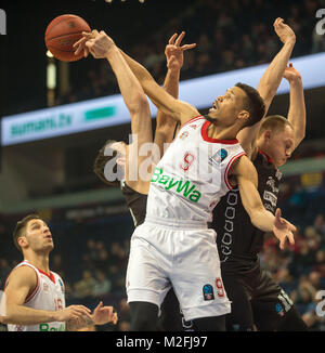 Vilnius, Lithuania. 7th Feb, 2018. Jared Cunningham (Front) of FC Bayern Munich competes for the ball during a match between Lietuvos Rytas Vilnius from Lithuania and FC Bayern Munich from Germany at 2017-2018 EuroCup basketball in Vilnius, Lithuania, Feb. 7, 2018. FC Bayern Munich won 87-85. Credit: Alfredas Pliadis/Xinhua/Alamy Live News Stock Photo
