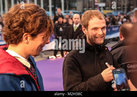 Sportfreunde Stiller bei der Ankunft zu der Echo - Verleihung 2014 in Berlin am 27.03.2014.Credit Tamara Bieber Stock Photo