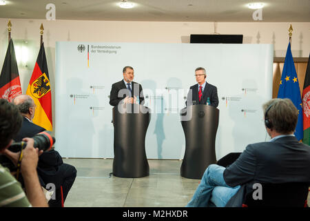 German Defence Minister Thomas de Maizière receives Afghan counterpart Bismillah Mohammadi for negotiations coaching Afghan police. Stock Photo