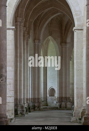 Pontigny Abteikirche Blick nach Osten in den nördlichen Chorumgang 1145-1206 erbaut Stock Photo