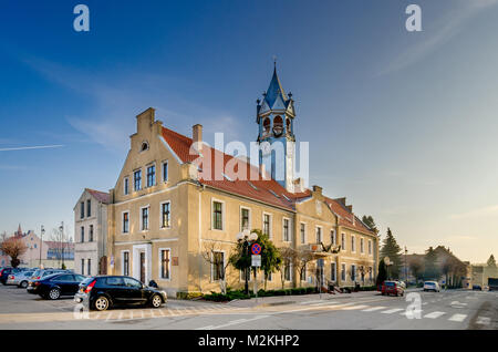 Town hall in Barczewo (ger.: Wartenburg in Ostpreussen), warmian-masurian voivodeship. Poland, Europe. Stock Photo
