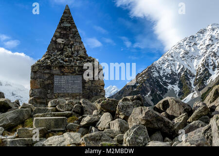 Monument to people killed in Aoraki Mount Cook National Park Stock Photo