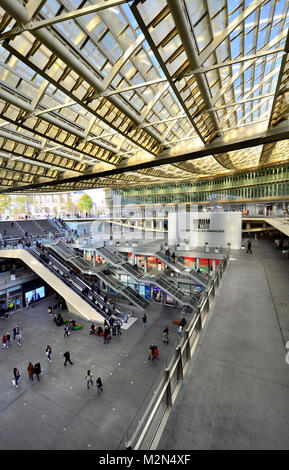 Paris, France. Forum des Halles (150 shops and 17 restaurants) rebuilt with new canopy (Parick Berger and Jacques Anziutti) April 2016 Stock Photo