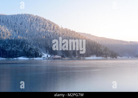 Panoramic view of Abant Lake with a wooden lake house in Abant, Golcuk,  Bolu, Turkey Stock Photo - Alamy
