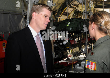 Chief Nim Kidd, assistant director of the Texas Department of Public Safety and chief of the Texas Division of Emergency Management, visits with Maj. Kristina Spindel, a flight nurse with the Air Force Reserve's 433rd Aeromedical Evacuation Squadron, on a C-130H aircraft assigned to the Texas Air National Guard's 136th Airlift Wing at NAS JRB Fort Worth, in advance of the Coastal Bend Regional Evacutation Exercise (CBREE) at Corpus Christi International Airport, in Corpus Christi, Texas, on May 16, 2012. 020 Coastal Bend Regional Evacuation Exercise (CBREE) Stock Photo