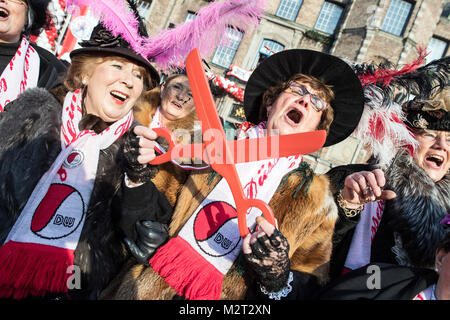 Duesseldorf, Germany. 08th Feb, 2018. Costumed women celebrating Weiberfastnacht in Duesseldorf, Germany, 08 February 2018. Credit: Federico Gambarini/dpa/Alamy Live News Stock Photo