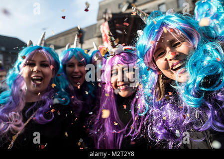 Duesseldorf, Germany. 08th Feb, 2018. Costumed women celebrating Weiberfastnacht in Duesseldorf, Germany, 08 February 2018. Credit: Federico Gambarini/dpa/Alamy Live News Stock Photo