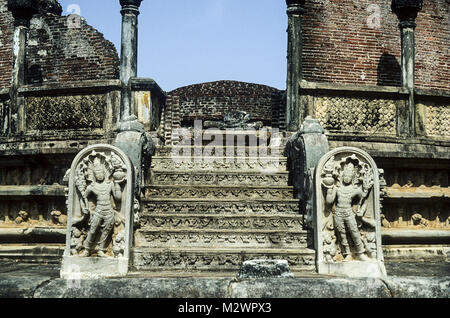 Vatadage in Polonnaruwa, Sri Lanka. The Dalada Maluwa with moonstone and guardstones built do keep relic of the tooth of buddha. Unesco ancient city P Stock Photo