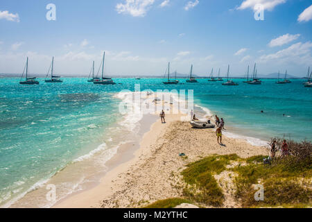 White sand bank in the turquoise waters of the Tobago Cays, St. Vincent and the Grenadines, Caribbean Stock Photo