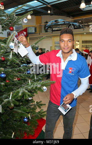 Jonathan Tah, Pressetermin des 'Hamburger Wegs' in der Aufi Filiale von Auto Wichert am Stockflethweg mit dem HSV Spieler Jonathan Tah, Hamburg, 26.11.2013 Stock Photo