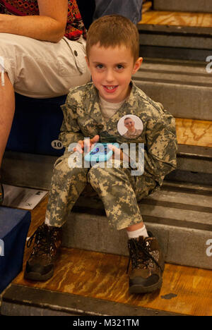 Soldiers from the 133rd Engineering Battalion and 1035th Survey and Design Team joined family and friends at the Portland Exposition Building Saturday, August 10 during a hero’s send off for the troops.  The soldiers leave soon for training in Mississippi before heading to Afghanistan where they will aid in the downsizing of bases there.  Lt. Col. Dean Preston, Commander of the 133rd addressed the concerns of the family and guardians gathered at the ceremony. “These are the heroes you built,” he said. “Be proud of the job you have done.” (Maine Army National Guard photo by Sgt. Angela Parady,  Stock Photo