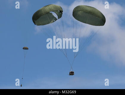 G11 Cargo Parachutes by Georgia National Guard Stock Photo - Alamy