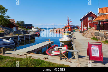 Vasterhamn (west harbour) on the island of Oja (Landsort), the southernmost point in the Stockholm archipelago, Sweden, Scandinavia Stock Photo
