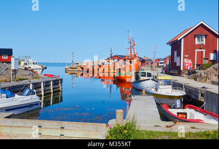 Vasterhamn (west harbour) on the island of Oja (Landsort), the southernmost point in the Stockholm archipelago, Sweden, Scandinavia Stock Photo