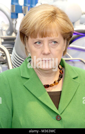 Messerundgang Hannover Messe mit Vladimir Putin & Angela Merkel ...