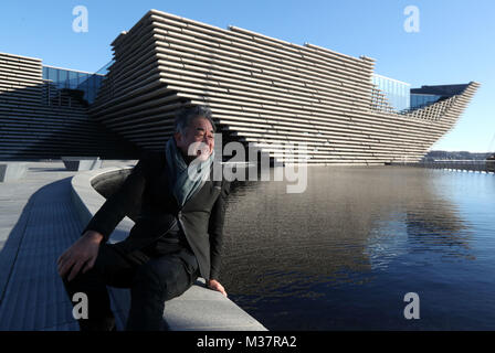 Japanese architect Kengo Kuma as he views the finished exterior of the new eighty million pound V&A Dundee museum for the first time. The designer met workers as the focus moves to the interior of the V&A, fitting out gallery spaces, a cafe and a restaurant ahead of its opening in September. Stock Photo