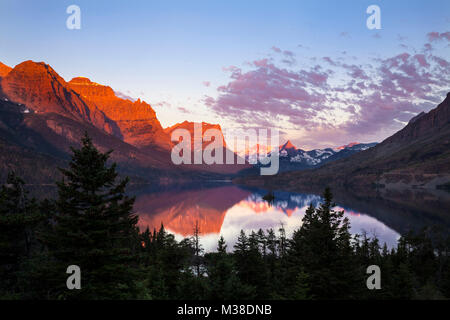 MT00136-00...MONTANA - Sunrise over St Mary Lake in Glacier National Park. Stock Photo