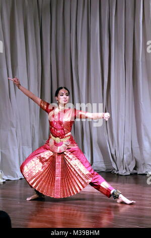 AUSTIN, TEXAS - SEPTEMBER 30, 2017: Aruna Kharod performing bharatanatyam classical dance in Blanton Museum of Art. Stock Photo