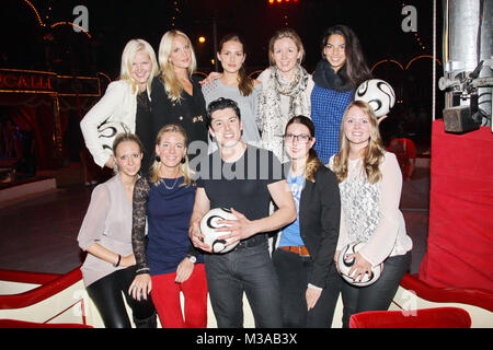 Einige Spielerfrauen des HSV (u.a. mit Dana Diekmeier, Jacqueline ...