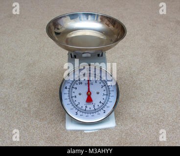 A set of retro style domestic scales set uo and ready for use in a home kitchen Stock Photo