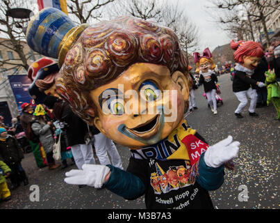 Mainz, Germany. 10th Feb, 2018. Children wearing 'Schwellköpp' (lit. 'swollen heads') participate in the children's masquerade in Mainz, Germany, 10 February 2018. According to the organisers, around 3200 children joined the parade this year, making it one of the largest of its kind. Credit: Andreas Arnold/dpa/Alamy Live News Stock Photo