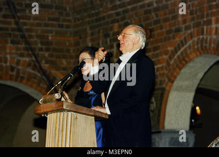 DARIO FO Italian author gives his thanks to the Nobel banquet in Stockholm City hall 1997 Stock Photo