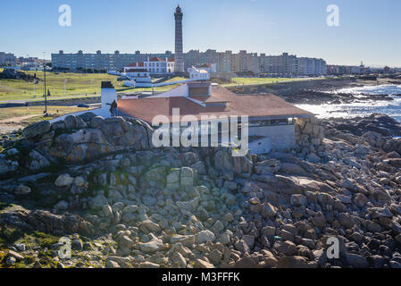 Boa Nova Tea House restaurant in Leca da Palmeira district of Matosinhos city in the northern Porto district of Portugal. View with Leca Lighthouse Stock Photo