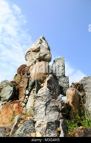 Aufeinander geschichtete Steine zu einem Steingarten, Felsen, Berg Stock Photo
