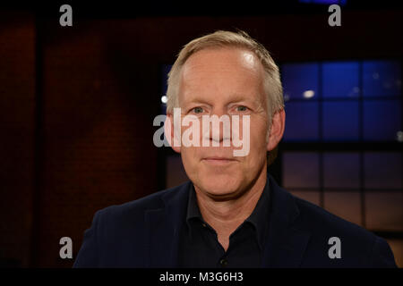 Der TV-Moderator Johannes B. Kerner Posiert Am 21. November 2002 In ...