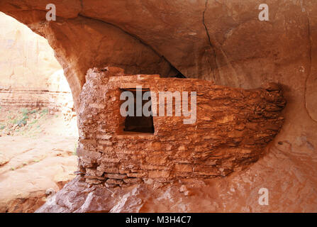 ancient Anasazi cliff ruins in Southern Utah Stock Photo