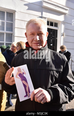Chelsea, London, UK. 11th February 2018. A Blue Plaque to commemorate Diana Dors is unveiled at her former home on Burnsall Street, Chelsea. Attended by friends and family including her son Jason Dors-Lake, actresses Patti Boulaye and Credit: Matthew Chattle/Alamy Live News Stock Photo