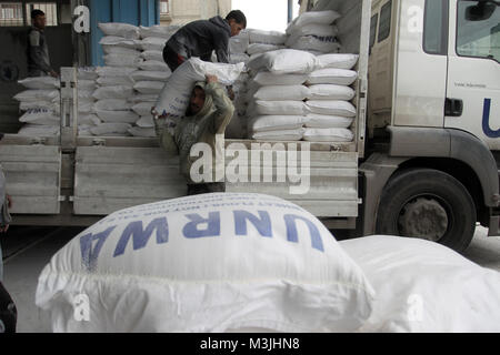 Gaza, Palestinian territories. 11th February 2018. Palestinians receive food aid of inside the United Nations' offices at the Khan Yunis refugee camp in the southern Gaza Strip, on February 11, 2018.  © Abed Rahim Khatib / Awakening / Alamy Live News Stock Photo