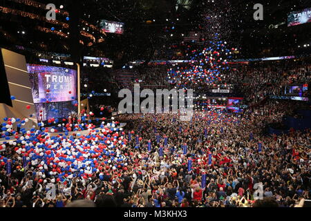 Cleveland, Ohio, USA, 21st July, 2016 Balloon drop at the end of the Republican National Convention in the Quicken Loans Sports Arena Stock Photo