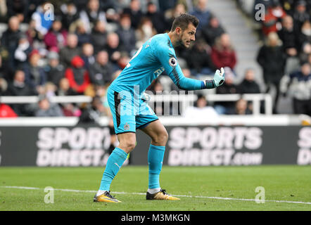 Newcastle United goalkeeper Martin Dubravka during the Premier League match at St James' Park, Newcastle. PRESS ASSOCIATION Photo. Picture date: Sunday February 11, 2018. See PA story SOCCER Newcastle. Photo credit should read: Owen Humphreys/PA Wire. RESTRICTIONS: EDITORIAL USE ONLY No use with unauthorised audio, video, data, fixture lists, club/league logos or 'live' services. Online in-match use limited to 75 images, no video emulation. No use in betting, games or single club/league/player publications. Stock Photo